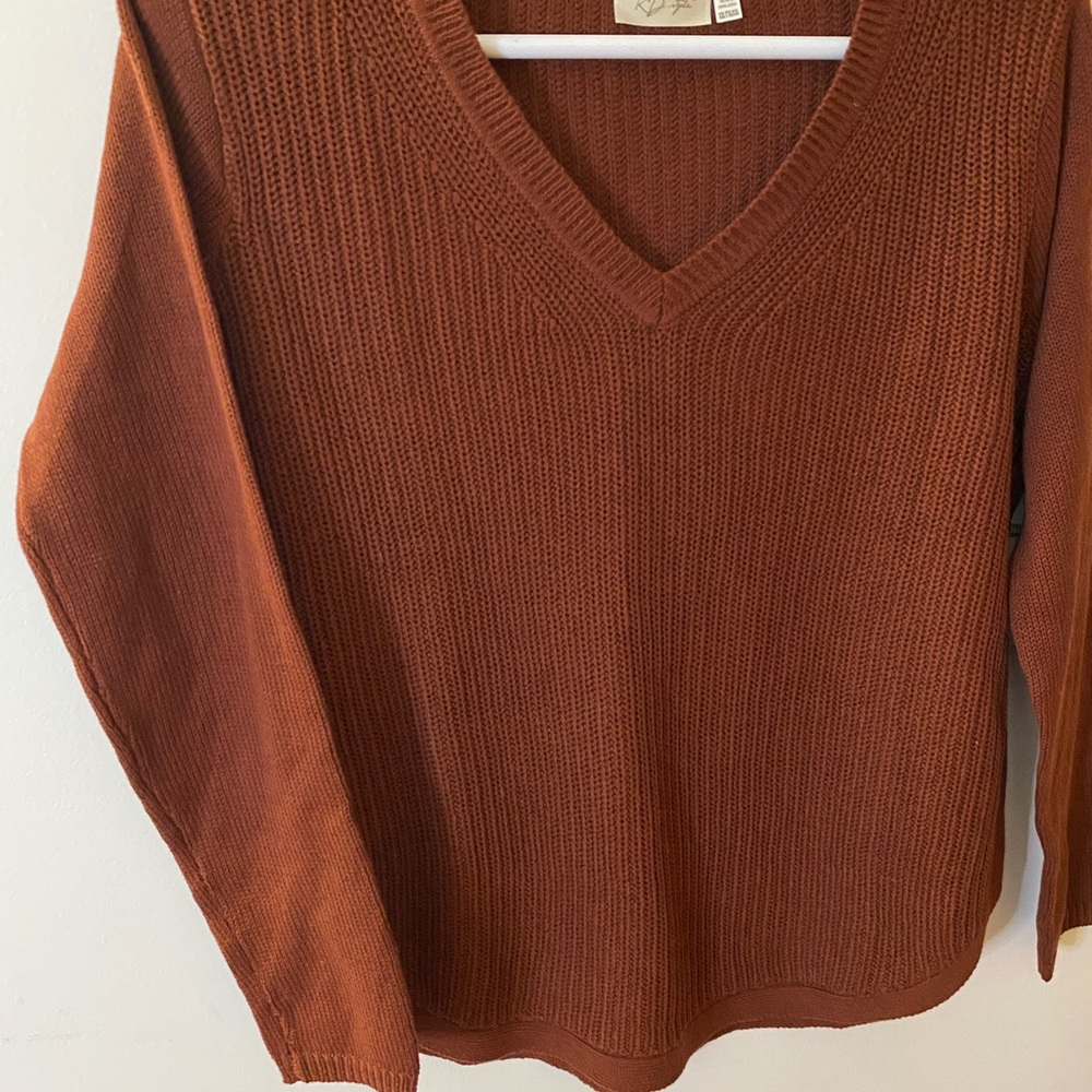 R D styles women’s Jocelyn V-neck round bottom sweater brown size XXL. NWT